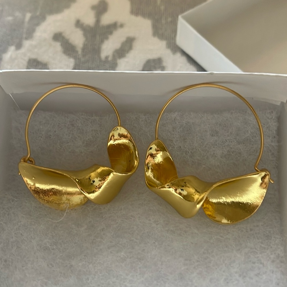 New gold hoop 2” drop